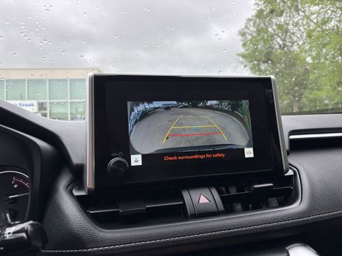 Used 2025 Toyota RAV4 XLE image 20