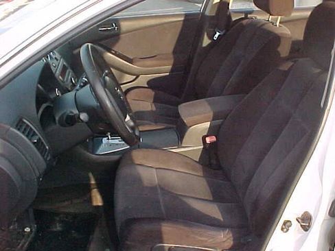 Used 2009 Nissan Altima 2.5 S FWD image 10