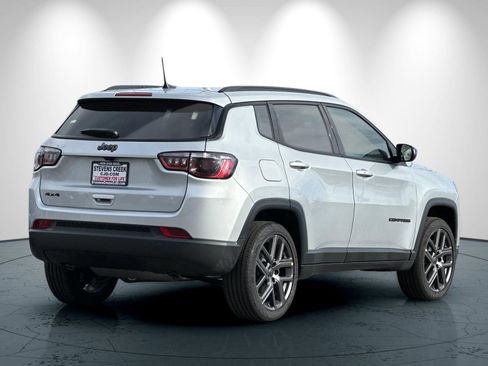 New 2026 Jeep Compass Latitude image 4