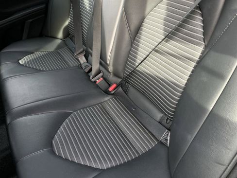 Used 2018 Toyota Camry L image 13