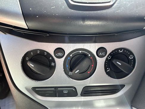 Used 2012 Ford Focus SE FWD image 24