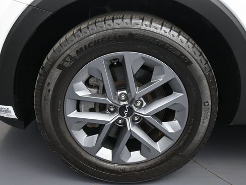 Used 2024 Kia Telluride LX AWD/4WD image 14
