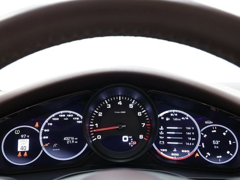 Used 2022 Porsche Panamera image 27