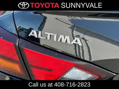 Used 2025 Nissan Altima 2.5 SV FWD image 13