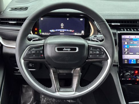 Used 2023 Jeep Grand Cherokee Limited w/ Trailer Tow Prep Group (B) image 16