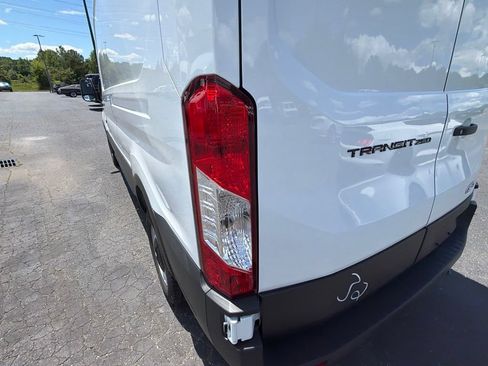 New 2026 Ford Transit 250 148 Medium Roof w/ Load Area Protection Package RWD image 17