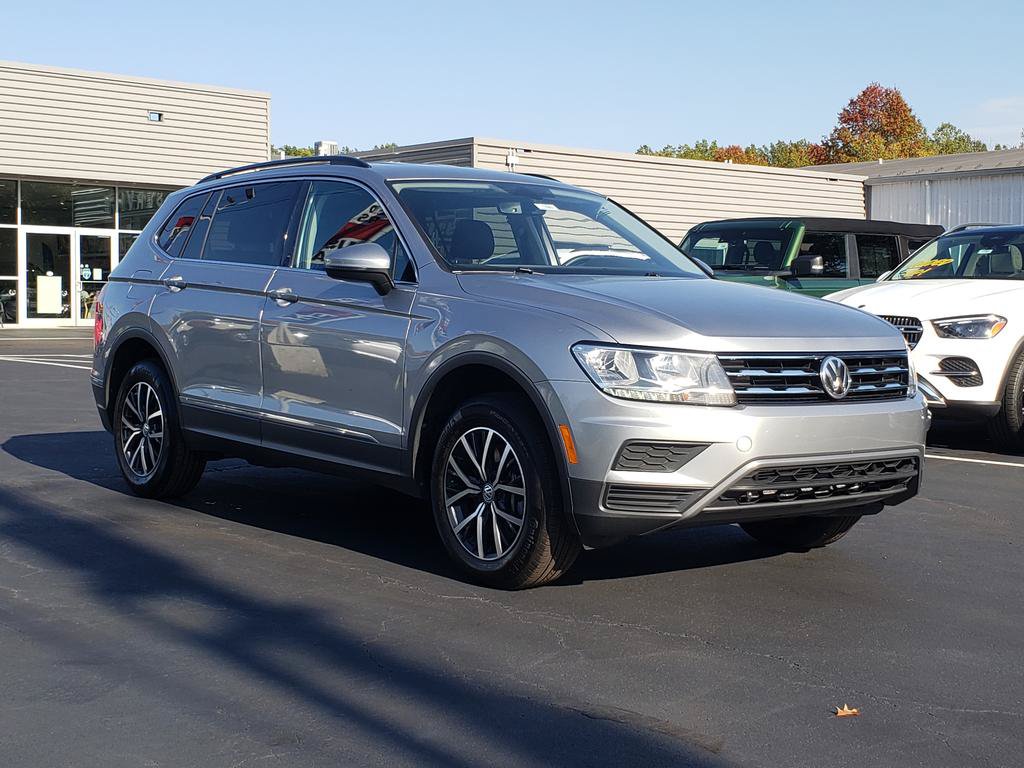 Used 2020 Volkswagen Tiguan SE AWD/4WD image 3