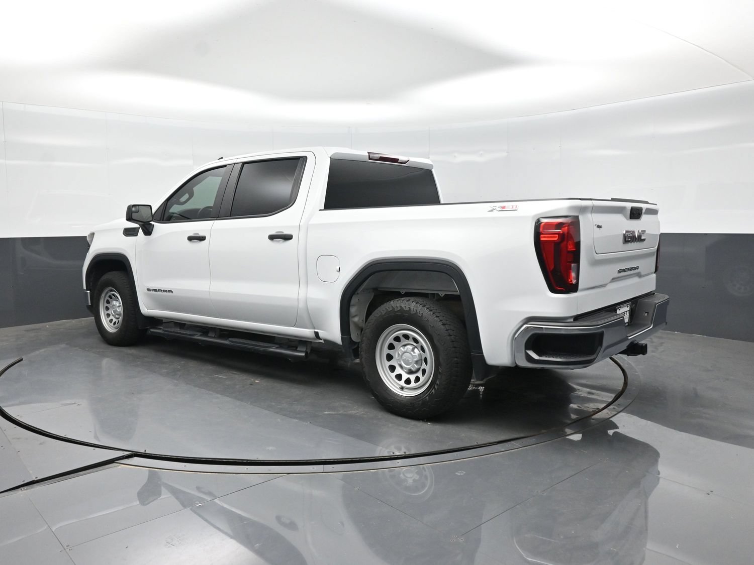 Used 2025 GMC Sierra 1500 Pro w/ Pro Value Package AWD/4WD image 4