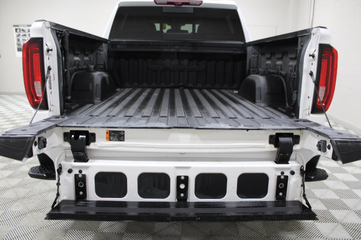 Used 2024 GMC Sierra 1500 Denali w/ Technology Package AWD/4WD image 14
