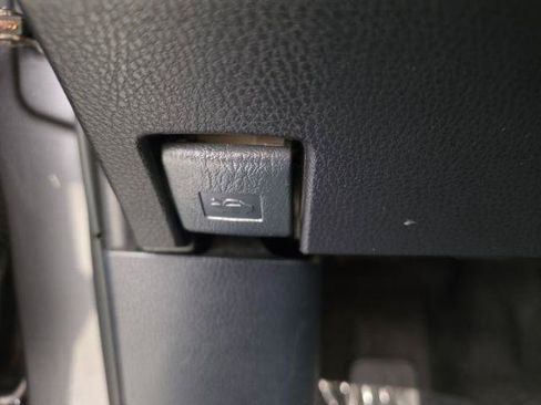 Used 2016 Toyota RAV4 LE AWD/4WD image 15