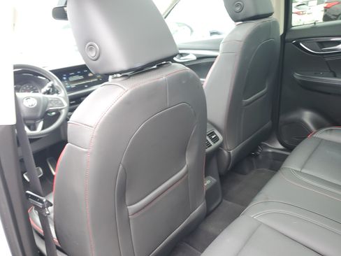 Used 2022 Buick Envision Essence w/ Technology Package I FWD image 13