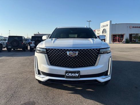Used 2024 Cadillac Escalade Premium Luxury AWD/4WD image 2