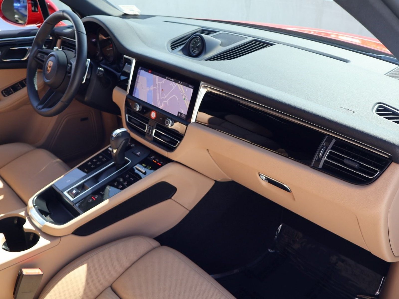 Certified 2026 Porsche Macan AWD/4WD image 25