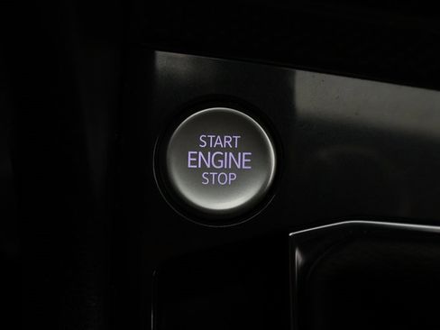 Used 2023 Volkswagen Tiguan SE R-Line image 44