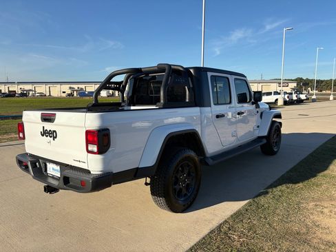 Used 2023 Jeep Gladiator Sport image 8