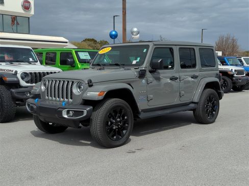 Used 2023 Jeep Wrangler Unlimited Sahara w/ Cold Weather Group image 9