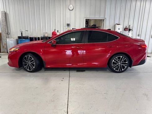 Used 2025 Toyota Camry XLE w/ Premium Plus Package FWD image 3