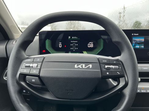 Used 2025 Kia K4 LXS image 27