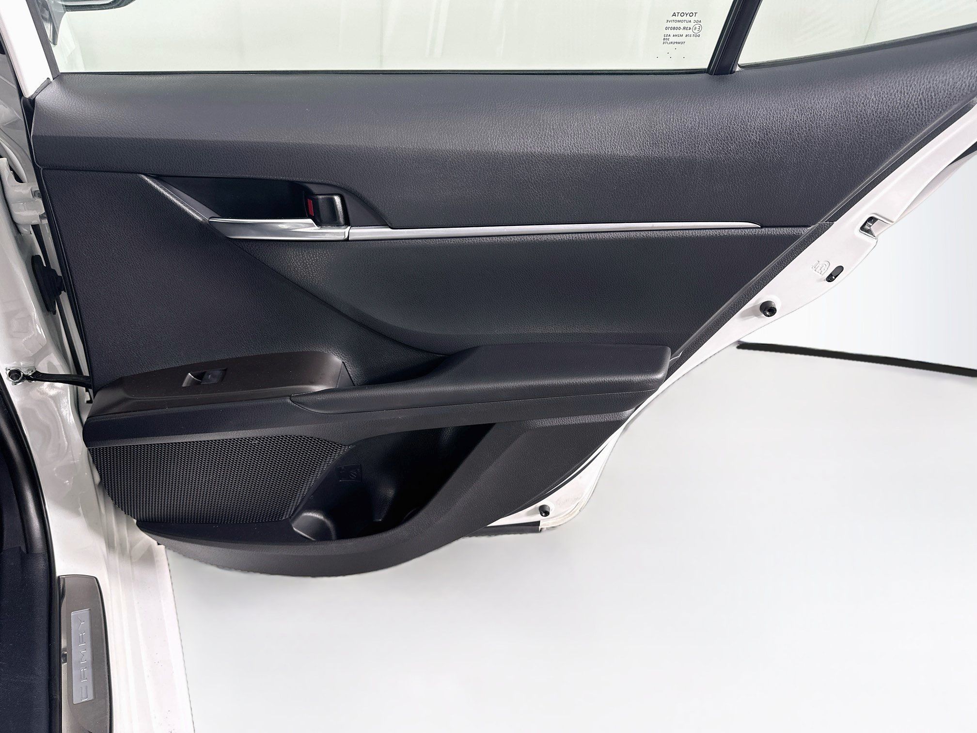 Used 2022 Toyota Camry LE w/ Carpet Mat Package (TMS) FWD image 28