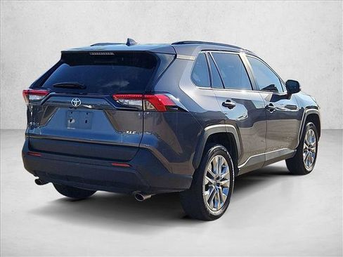 Used 2022 Toyota RAV4 XLE Premium FWD image 5