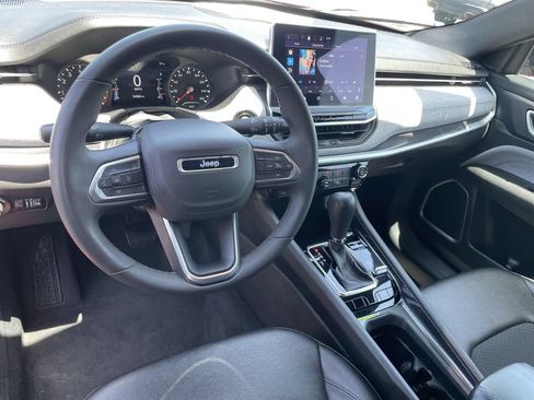 Used 2024 Jeep Compass Latitude AWD/4WD image 11