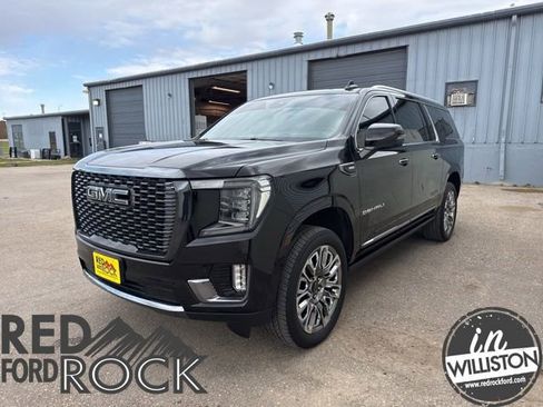 Used 2023 GMC Yukon XL Denali Ultimate AWD/4WD image 4