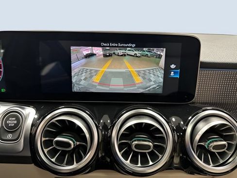 Used 2021 Mercedes-Benz GLB 250 4MATIC image 24