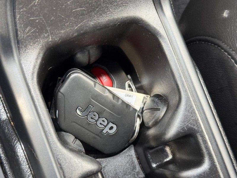 Used 2021 Jeep Wrangler Unlimited Sahara AWD/4WD image 30
