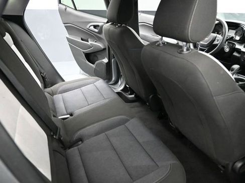 Used 2025 Chevrolet Trax LS w/ LS Convenience Package FWD image 21