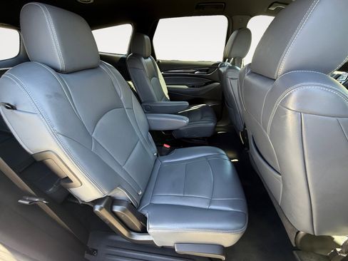 Used 2024 Buick Enclave Premium image 18