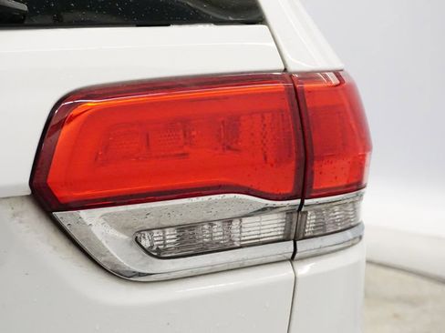 Certified 2017 Jeep Grand Cherokee Laredo w/ Quick Order Package 23E image 16