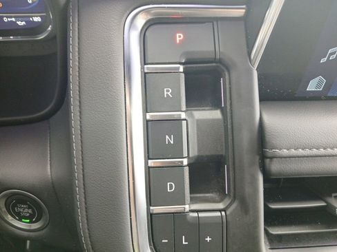 Used 2022 Chevrolet Tahoe Z71 w/ Luxury Package image 10