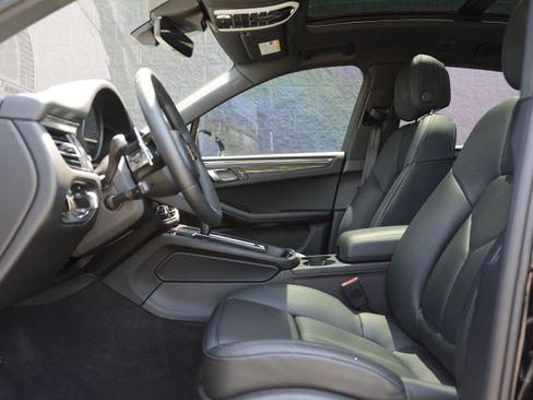 Certified 2026 Porsche Macan AWD/4WD image 16