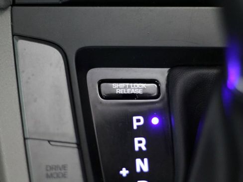 Used 2018 Hyundai Elantra SEL FWD image 34
