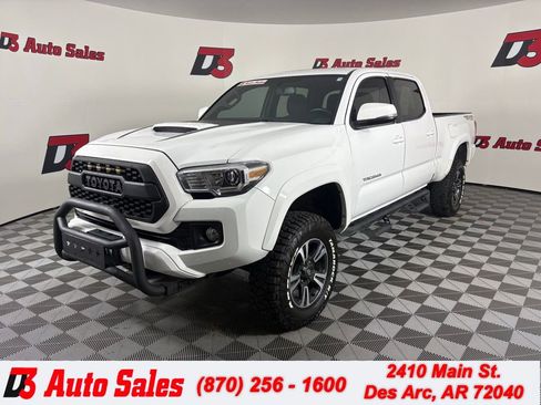 Used 2017 Toyota Tacoma TRD Sport AWD/4WD image 1