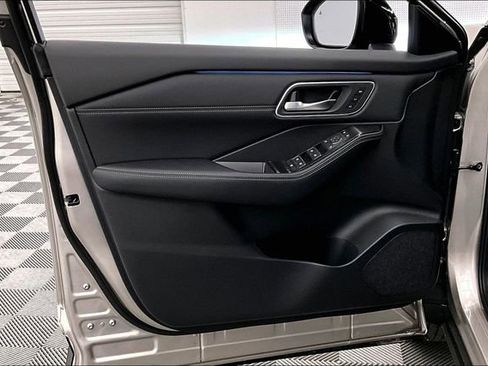 New 2026 Nissan Rogue Platinum image 33