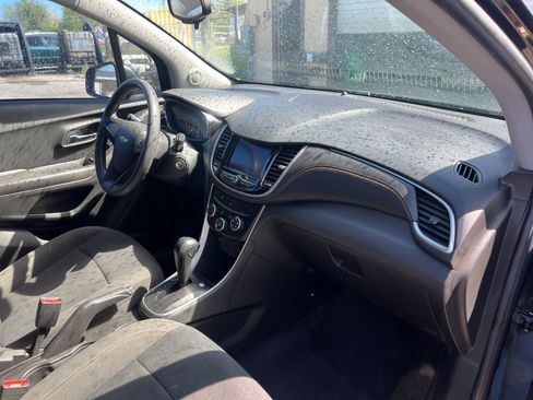 Used 2021 Chevrolet Trax LS FWD image 16