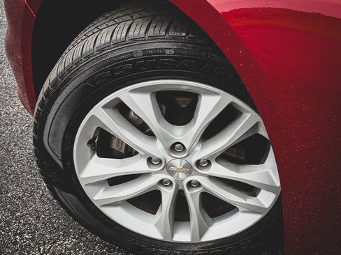 Used 2018 Chevrolet Malibu LT FWD image 16