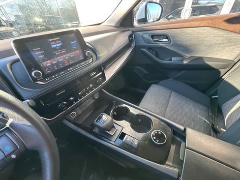 Used 2021 Nissan Rogue SV image 25