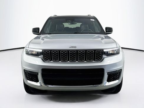 Used 2023 Jeep Grand Cherokee L Summit w/ Luxury Tech Group V AWD/4WD image 2