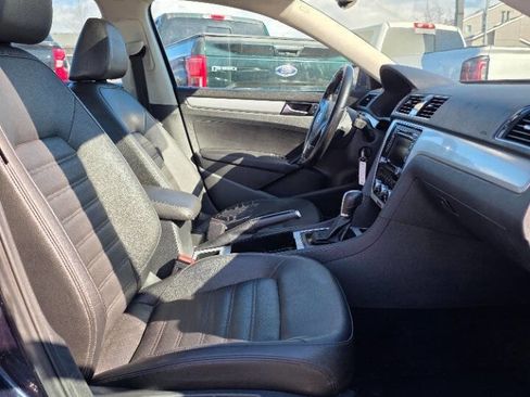 Used 2012 Volkswagen Passat 3.6 SE FWD image 14