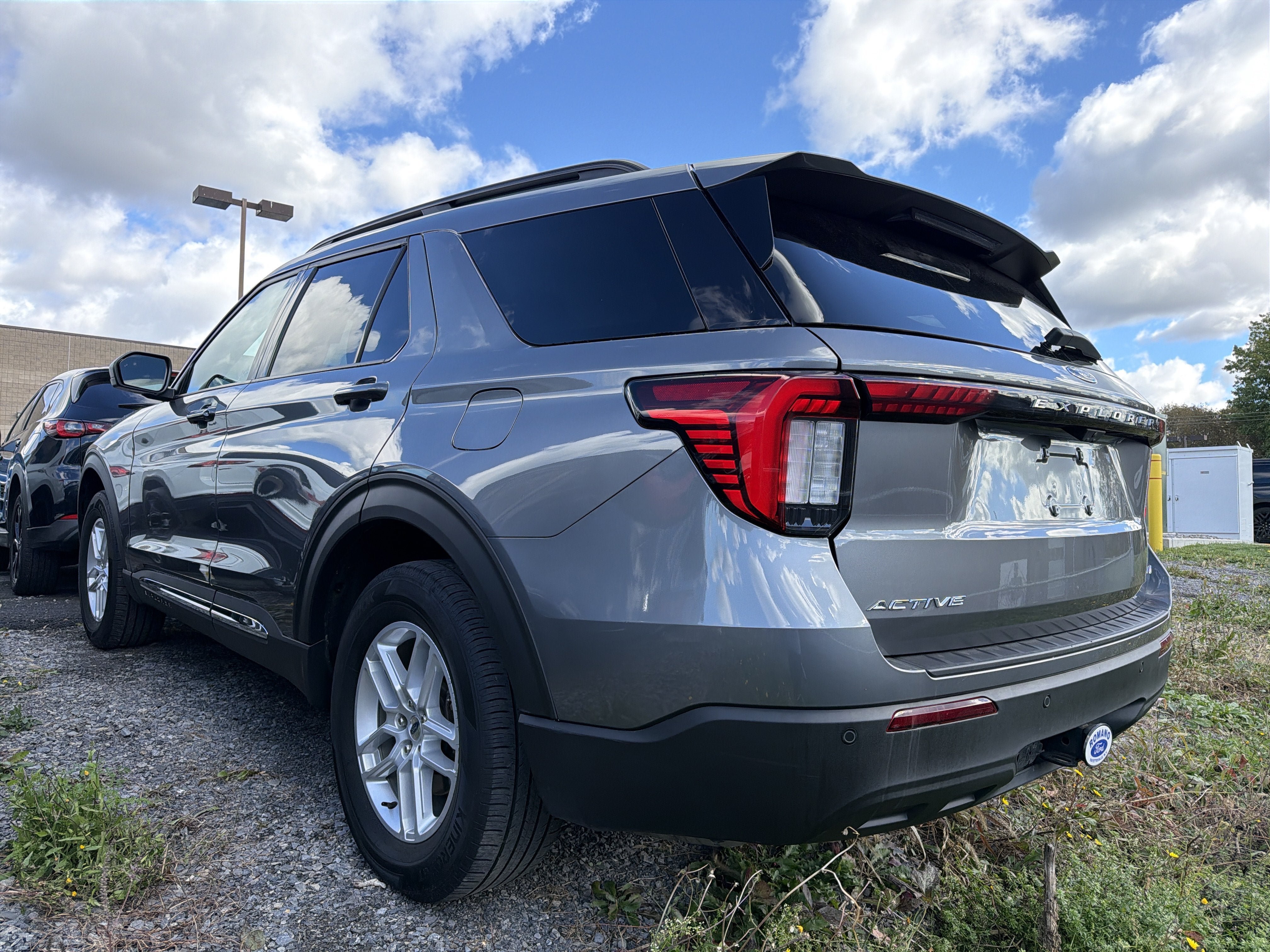 Used 2025 Ford Explorer Active AWD/4WD image 4