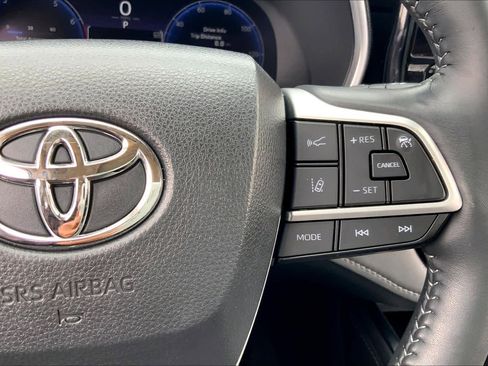 Used 2023 Toyota Highlander Limited image 24