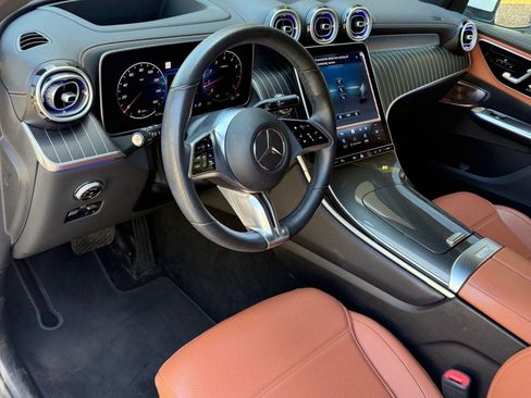 Used 2023 Mercedes-Benz GLC 300 4MATIC image 4