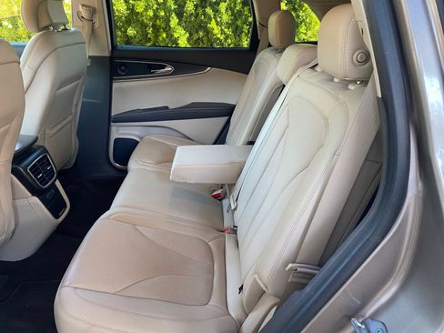 Used 2019 Lincoln Nautilus Reserve FWD image 36