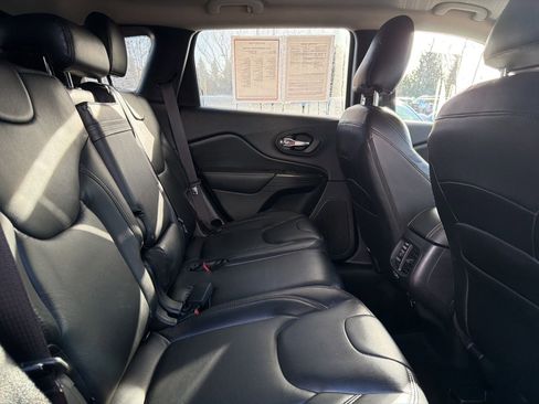 Used 2016 Jeep Cherokee Latitude AWD/4WD image 13