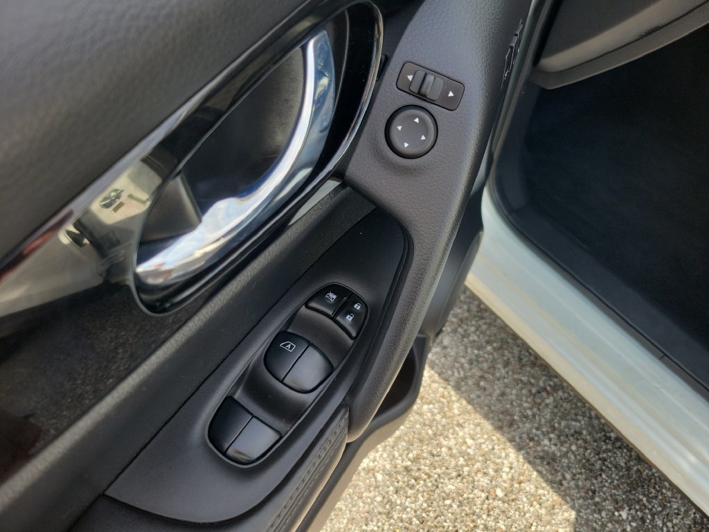 Certified 2022 Nissan Rogue Sport SV w/ Technology Package AWD/4WD image 14