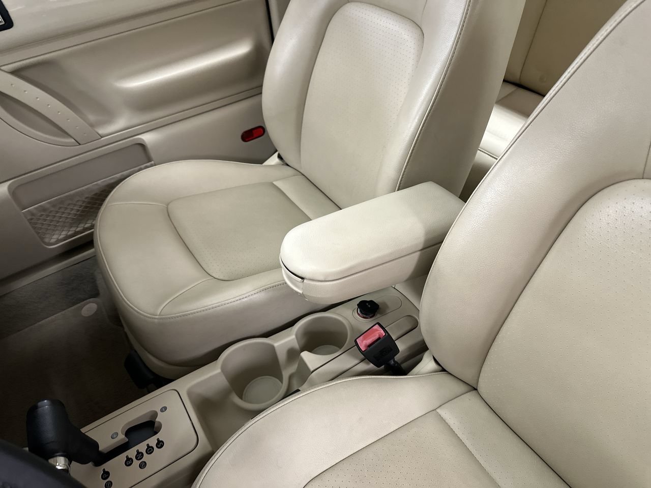 Used 2009 Volkswagen Beetle S FWD image 38