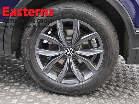 Used 2023 Volkswagen Tiguan SE AWD/4WD image 32