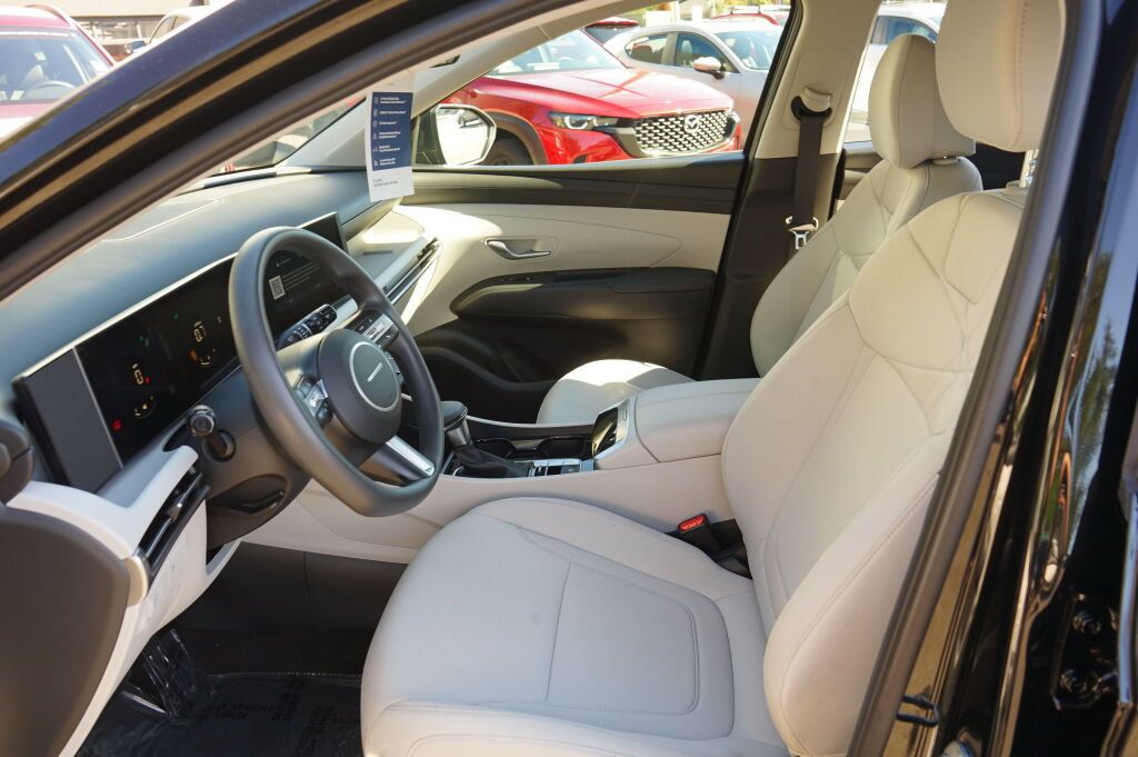Used 2025 Hyundai Tucson SE FWD image 17